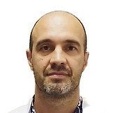 Врач Серов Денис Иванович